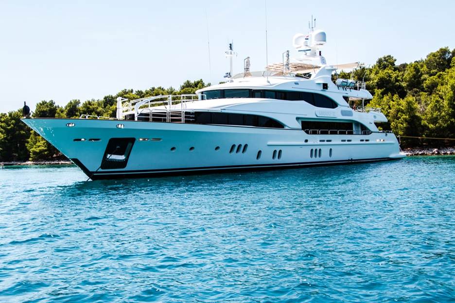 How to Pick the Perfect Luxury Yacht for Your Cabo Trip? 1 Cuba trip on luxury yacht