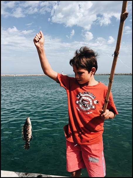 Fishing For Beginners? 4 Tips You Need to Be Mindful Of 2 catching fish with fishing rod