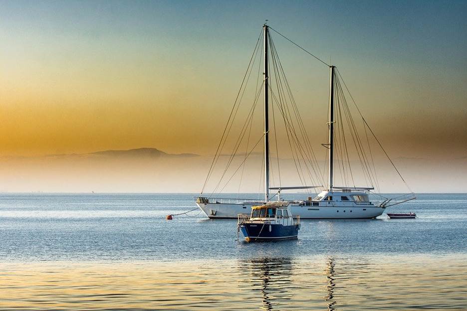 How to Pick the Perfect Luxury Yacht for Your Cabo Trip? 2 luxury yacht on sea